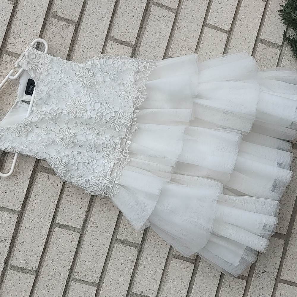 WHITE DRESS - Picture 6 of 13